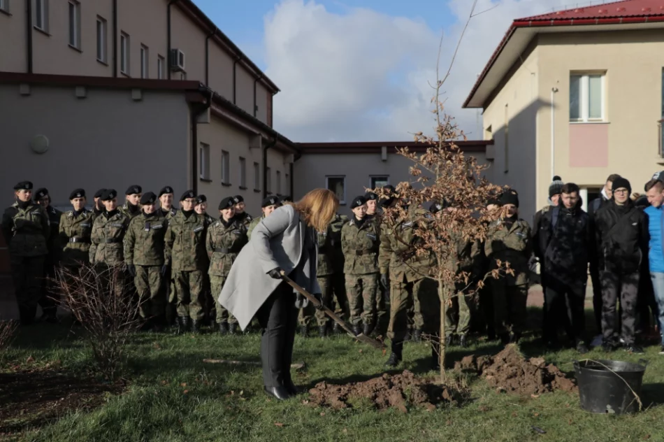Społeczność szkoły obchodziła 151. rocznicę urodzin patrona - Józefa Piłsudskiego  - zdjęcie 4