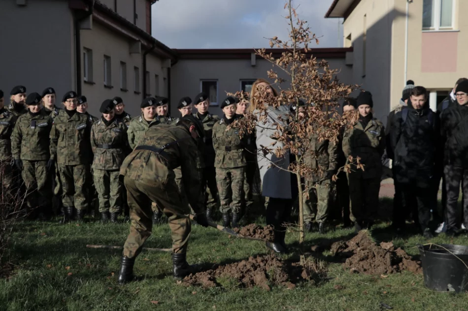 Społeczność szkoły obchodziła 151. rocznicę urodzin patrona - Józefa Piłsudskiego  - zdjęcie 5
