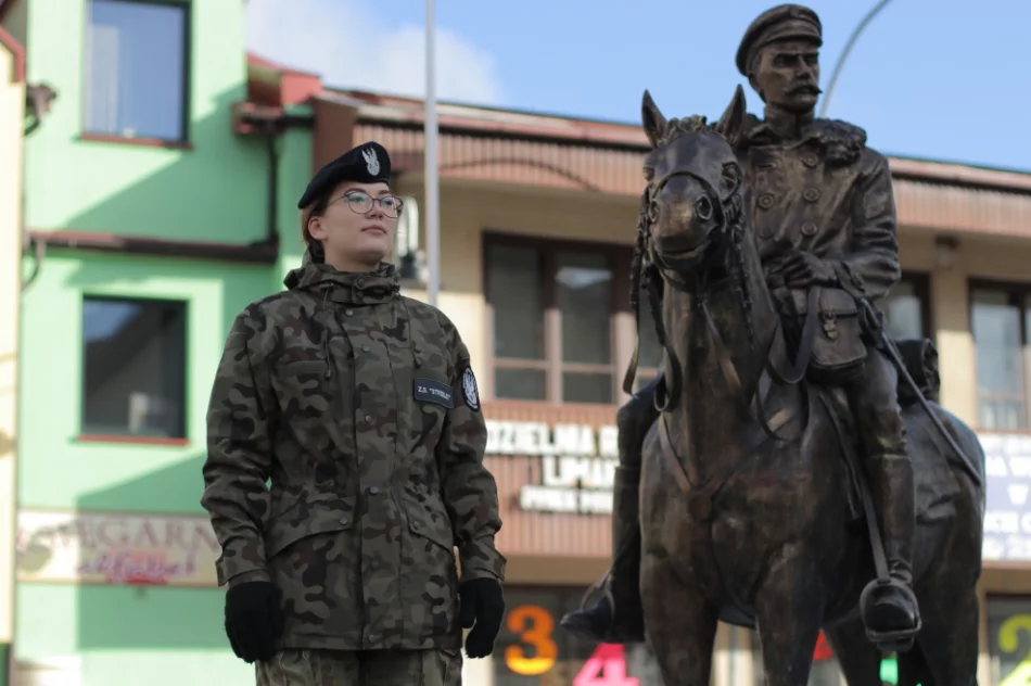 Społeczność szkoły obchodziła 151. rocznicę urodzin patrona - Józefa Piłsudskiego  - zdjęcie 6