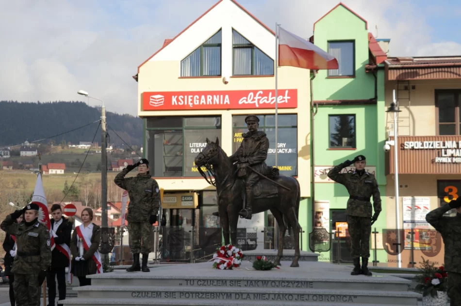 Społeczność szkoły obchodziła 151. rocznicę urodzin patrona - Józefa Piłsudskiego  - zdjęcie 10