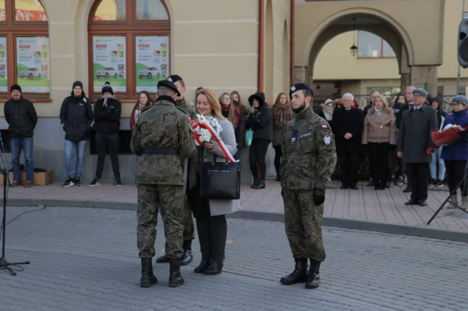 Społeczność szkoły obchodziła 151. rocznicę urodzin patrona - Józefa Piłsudskiego  - zdjęcie 12