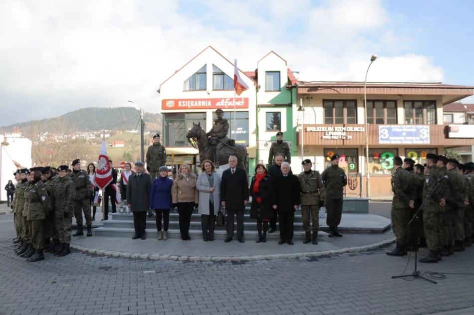 Społeczność szkoły obchodziła 151. rocznicę urodzin patrona - Józefa Piłsudskiego  - zdjęcie 15