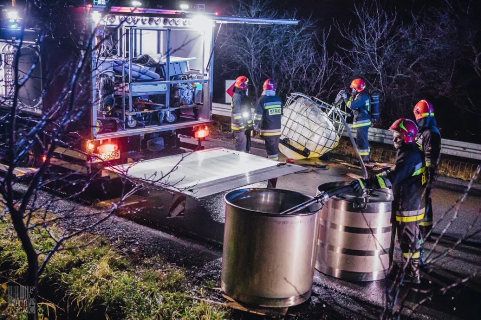 Specjalistyczna jednostka ratownictwa chemiczno-ekologicznego pomagała limanowskim strażakom - zdjęcie 12