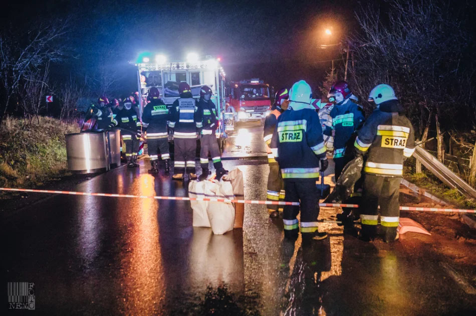 Specjalistyczna jednostka ratownictwa chemiczno-ekologicznego pomagała limanowskim strażakom - zdjęcie 13