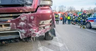 Zderzenie samochodu osobowego z ciężarowym, poszkodowana ciężarna kobieta - zdjęcie 4