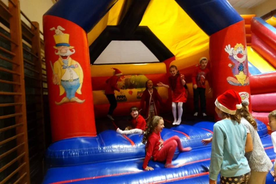 Doroczny festyn mikołajkowy w szkole - zdjęcie 2