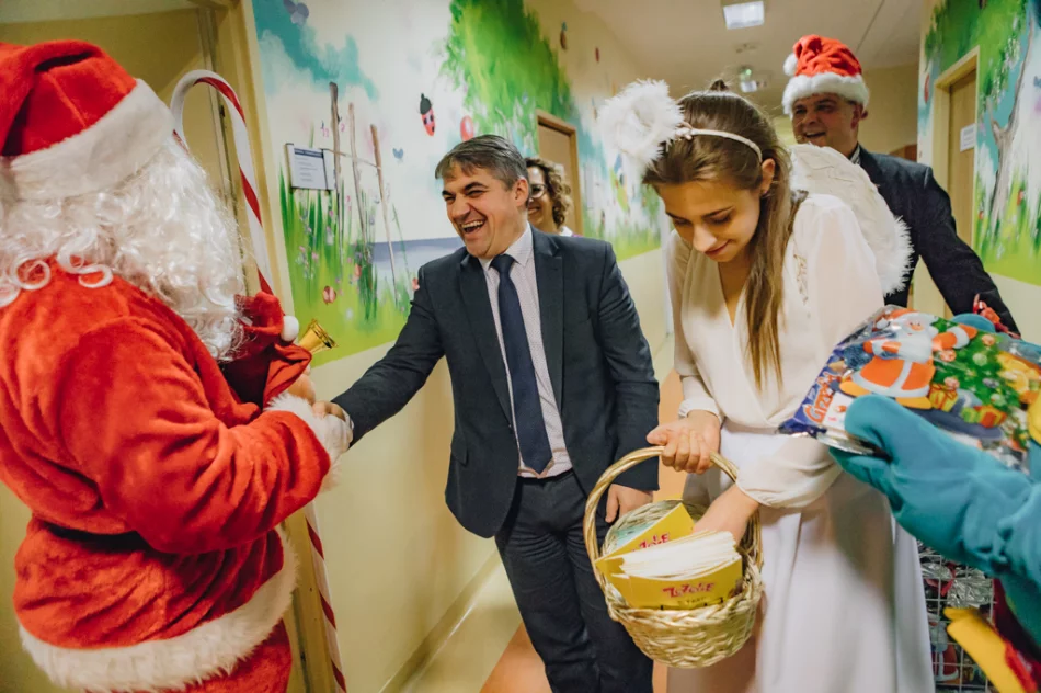 Kupcy sprawili, że na twarzach małych  pacjentów zagościły uśmiechy - zdjęcie 6