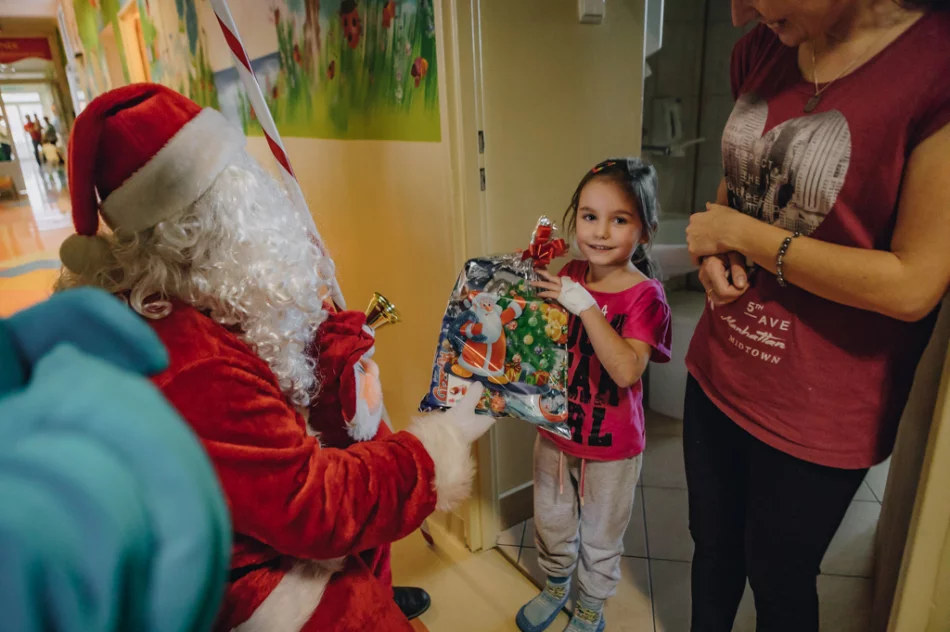 Kupcy sprawili, że na twarzach małych  pacjentów zagościły uśmiechy - zdjęcie 9