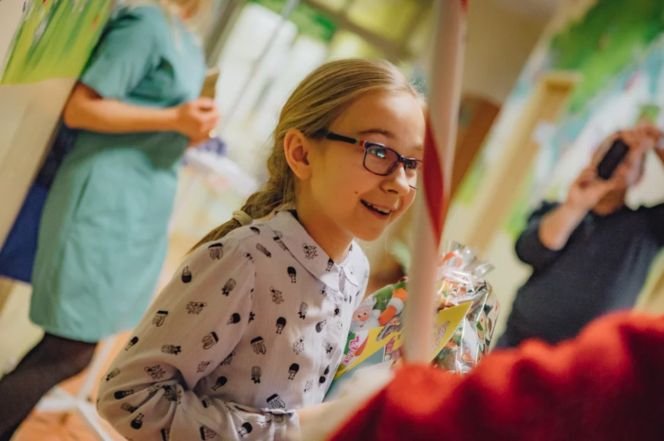 Kupcy sprawili, że na twarzach małych  pacjentów zagościły uśmiechy - zdjęcie 12