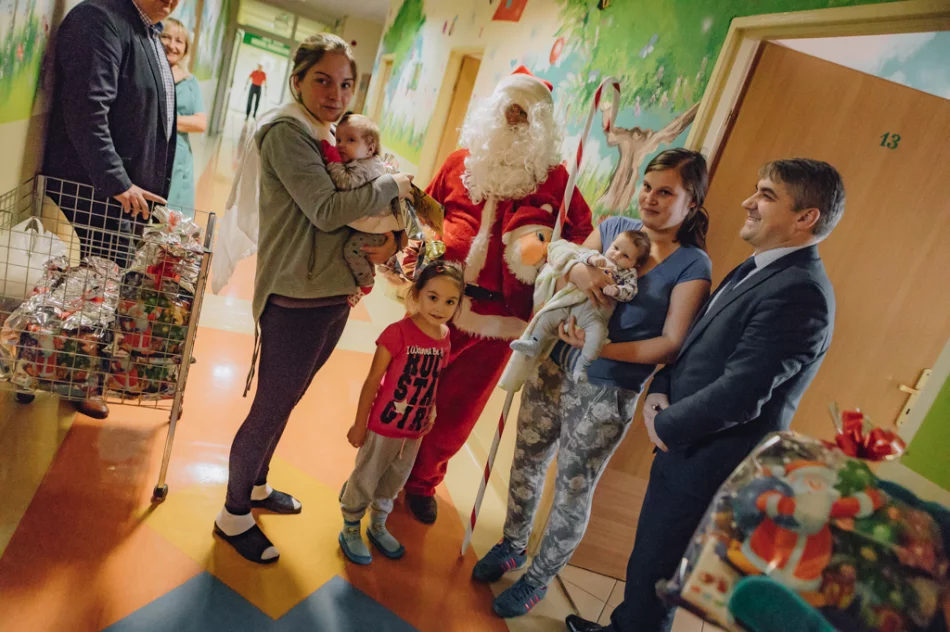 Kupcy sprawili, że na twarzach małych  pacjentów zagościły uśmiechy - zdjęcie 14