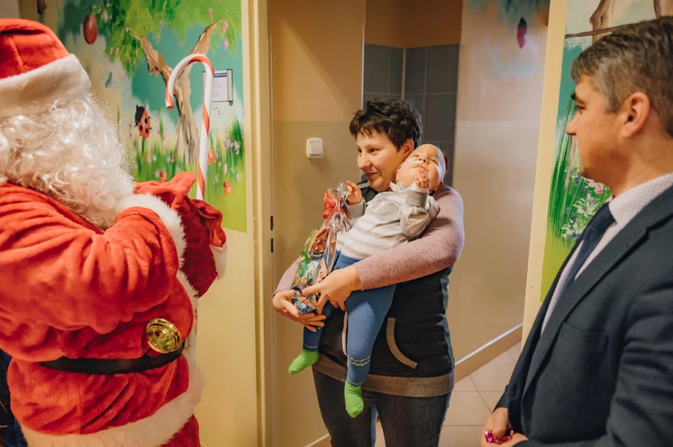 Kupcy sprawili, że na twarzach małych  pacjentów zagościły uśmiechy - zdjęcie 15