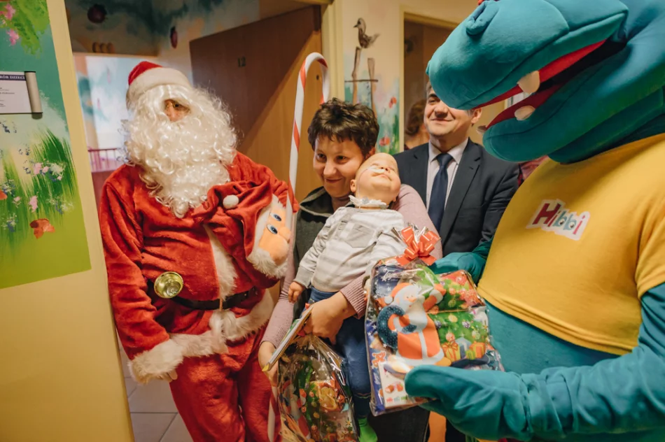 Kupcy sprawili, że na twarzach małych  pacjentów zagościły uśmiechy - zdjęcie 16