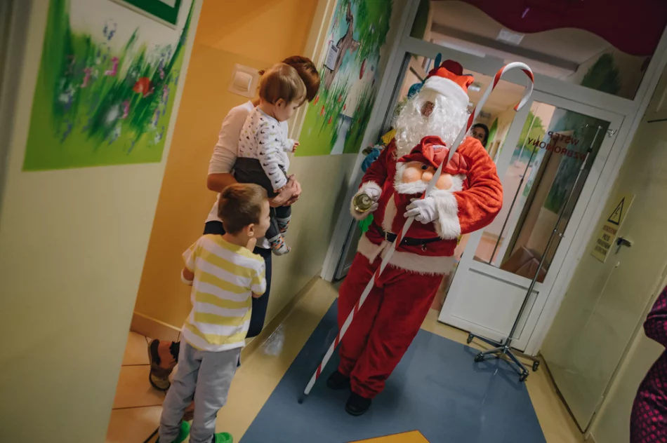 Kupcy sprawili, że na twarzach małych  pacjentów zagościły uśmiechy - zdjęcie 18