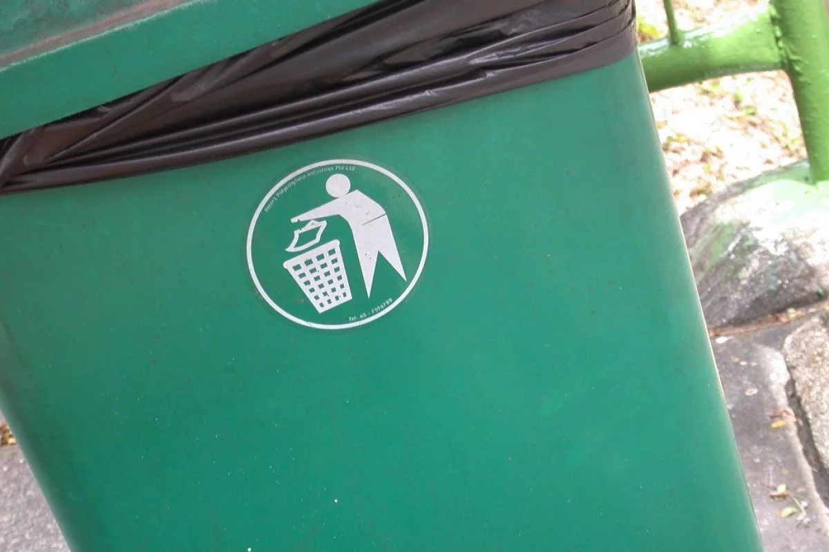 Ważenie odpadów, limity i odpłatność za dodatkowe worki. Mieszkańcy będą śmieci segregować czy wrzucać do pieca lub rzeki?