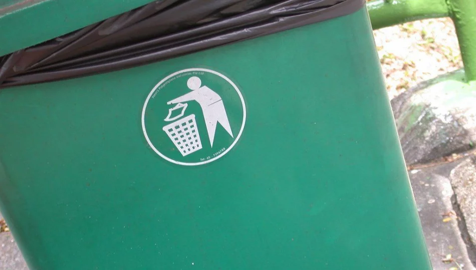 Ważenie odpadów, limity i odpłatność za dodatkowe worki. Mieszkańcy będą śmieci segregować czy wrzucać do pieca lub rzeki? - zdjęcie 1