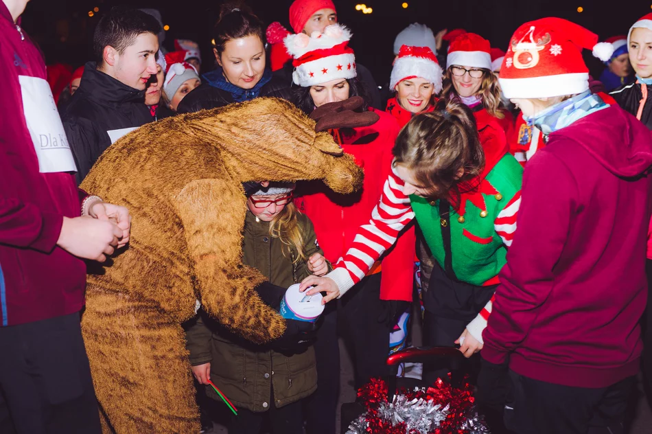 Mikołajów było sporo. Przybiegli z pomocą dla Kubusia. - zdjęcie 2