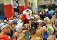 Mikołajkowe spotkanie na pływalni - zdjęcie główne