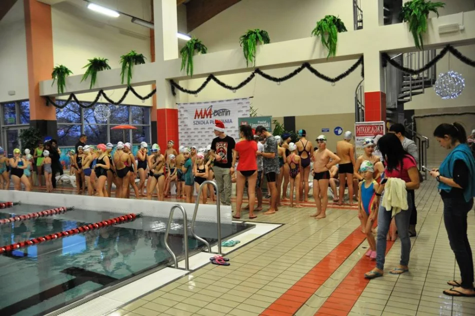 Mikołajkowe spotkanie na pływalni - zdjęcie 3