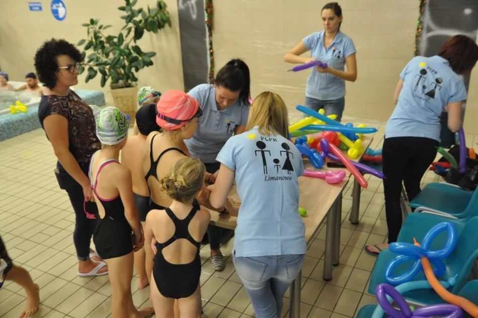 Mikołajkowe spotkanie na pływalni - zdjęcie 5