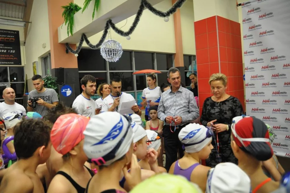 Mikołajkowe spotkanie na pływalni - zdjęcie 6