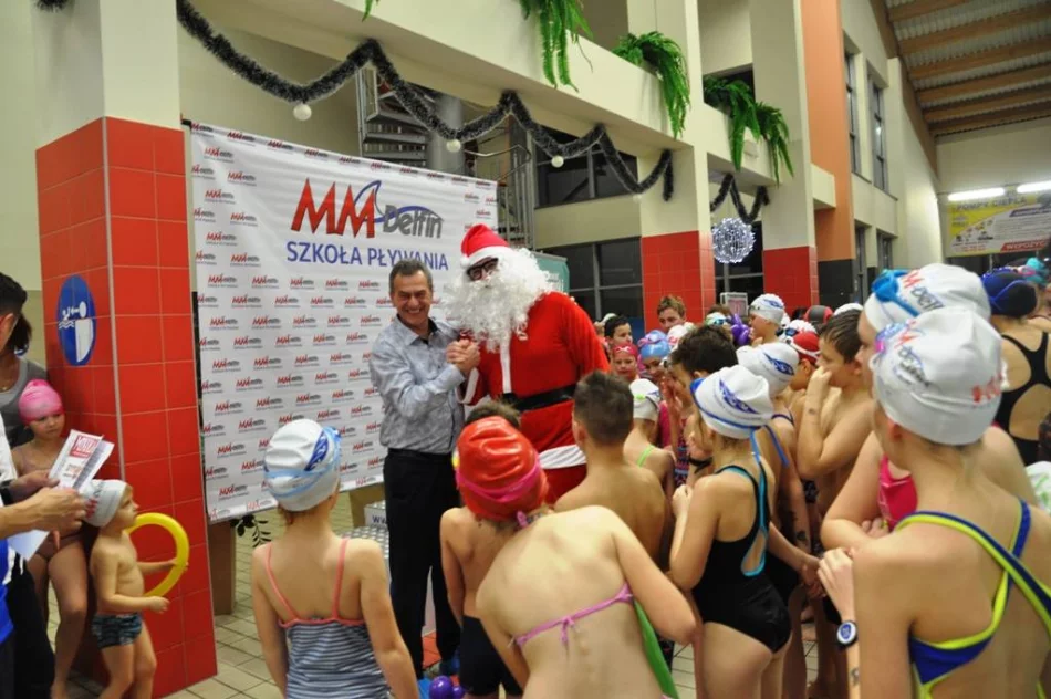Mikołajkowe spotkanie na pływalni - zdjęcie 8