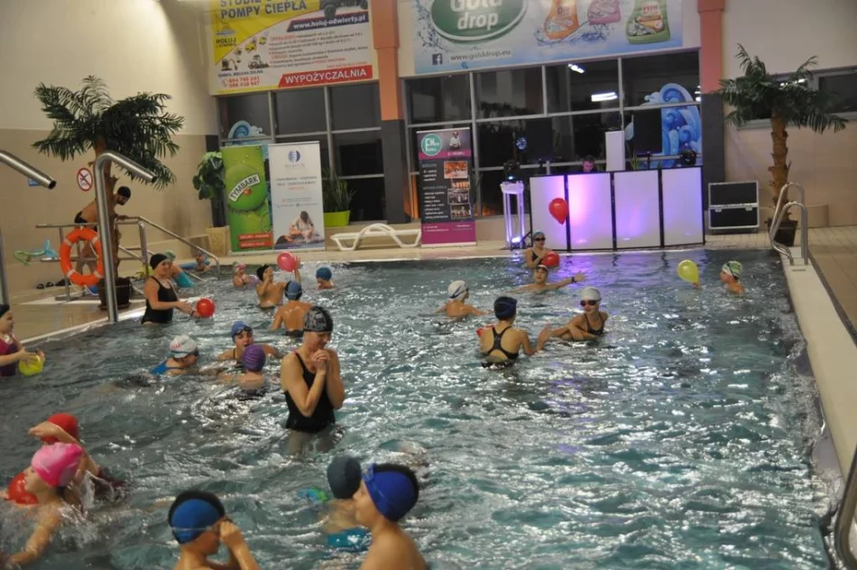 Mikołajkowe spotkanie na pływalni - zdjęcie 9