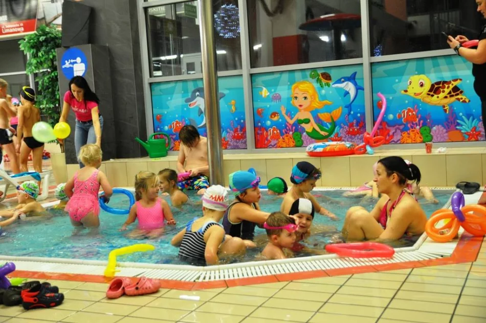 Mikołajkowe spotkanie na pływalni - zdjęcie 12