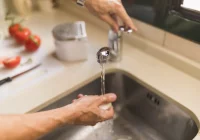 Mieszkańcy skarżą się na wodociąg, urzędnicy apelują i ostrzegają - zdjęcie główne