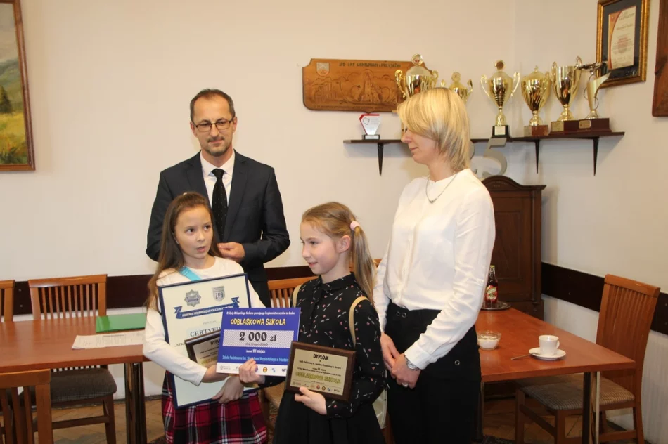Szkoła w Mordarce nagrodzona w konkursie „ODBLASKOWA SZKOŁA”  - zdjęcie 2