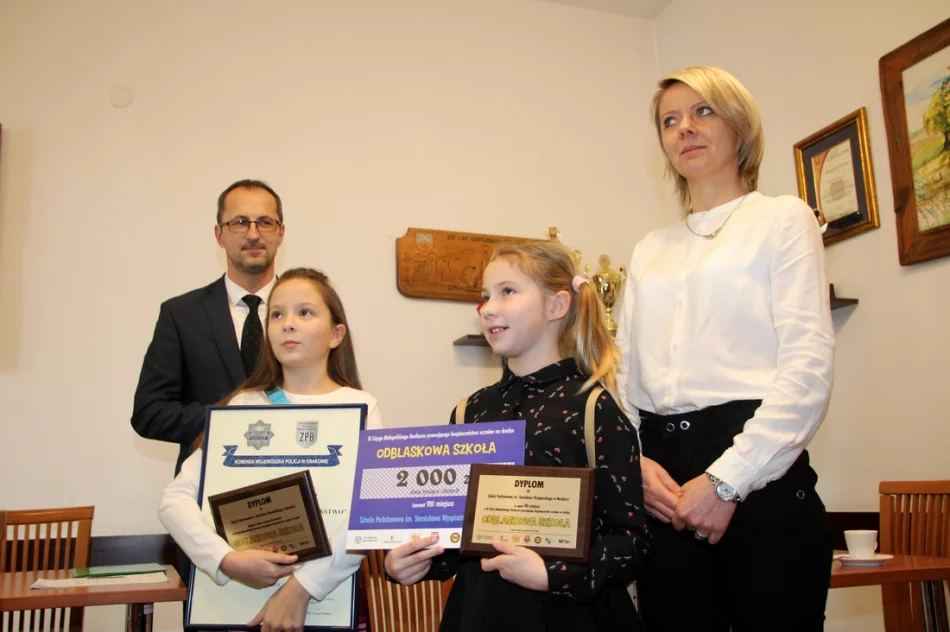 Szkoła w Mordarce nagrodzona w konkursie „ODBLASKOWA SZKOŁA”  - zdjęcie 4