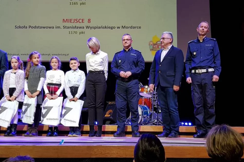 Szkoła w Mordarce nagrodzona w konkursie „ODBLASKOWA SZKOŁA”  - zdjęcie 13