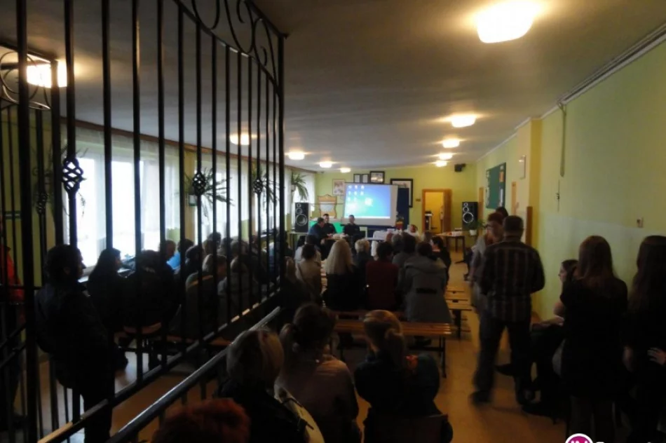 Policjanci spotkali się z mieszkańcami by rozmawiać o bezpieczeństwie - zdjęcie 2