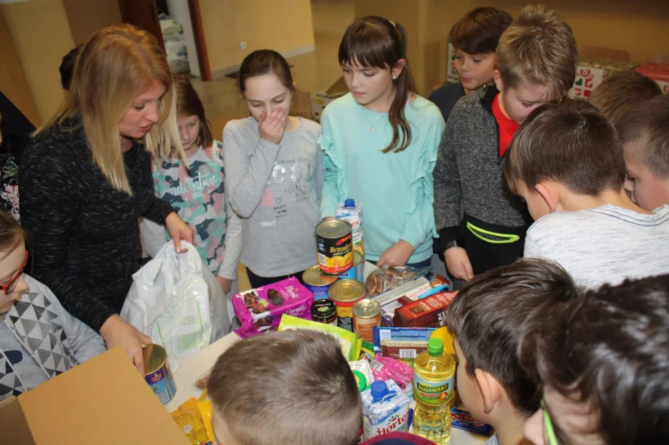 „Razem na Święta” – przedświąteczny wolontariat uczniów ze Szkoły nr 1 w Męcinie  - zdjęcie 7