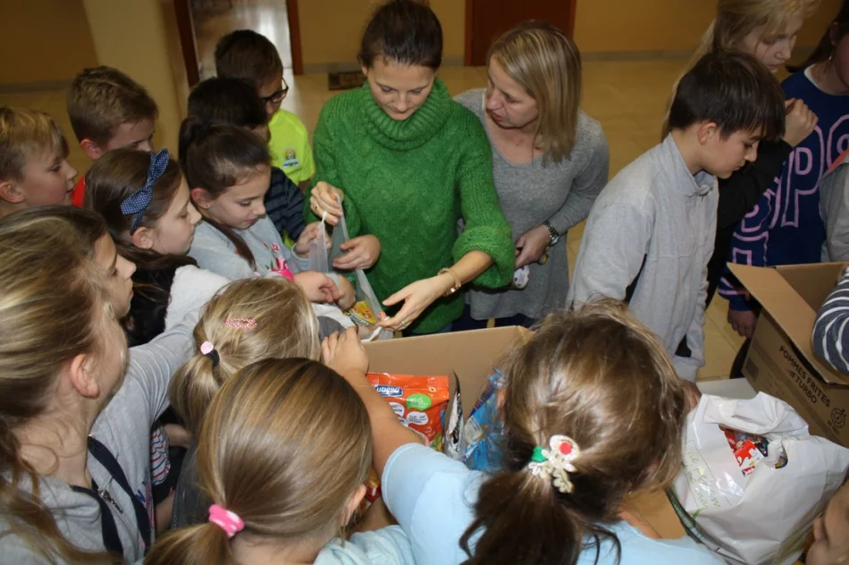 „Razem na Święta” – przedświąteczny wolontariat uczniów ze Szkoły nr 1 w Męcinie  - zdjęcie 8
