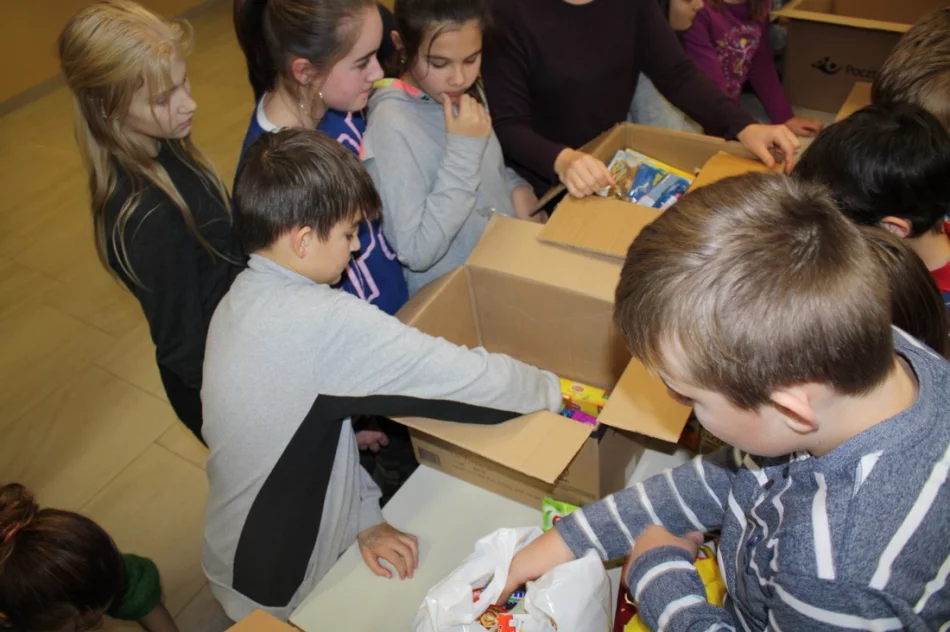 „Razem na Święta” – przedświąteczny wolontariat uczniów ze Szkoły nr 1 w Męcinie  - zdjęcie 9