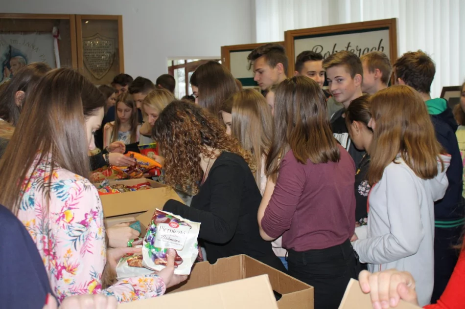 „Razem na Święta” – przedświąteczny wolontariat uczniów ze Szkoły nr 1 w Męcinie  - zdjęcie 15