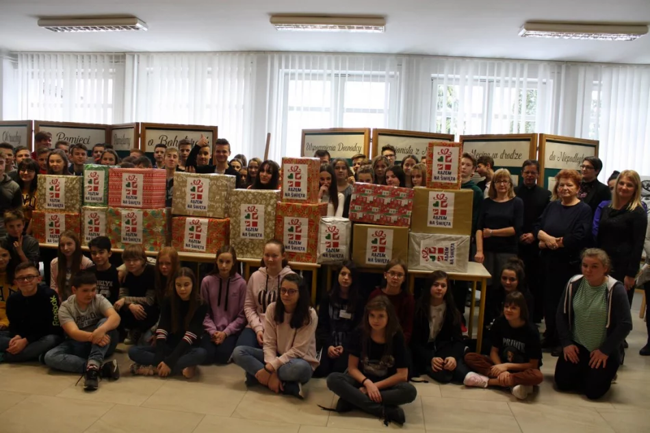 „Razem na Święta” – przedświąteczny wolontariat uczniów ze Szkoły nr 1 w Męcinie  - zdjęcie 19