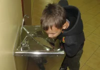 Fontanny zdrowej wody pitnej stanęły w Szkole Podstawowej nr 1 w Starej Wsi - zdjęcie główne