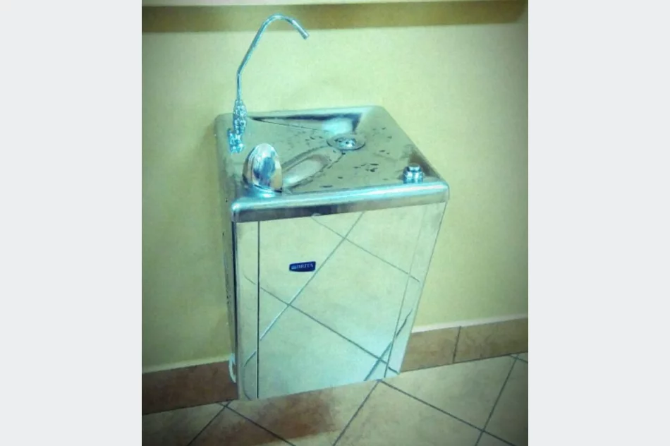 Fontanny zdrowej wody pitnej stanęły w Szkole Podstawowej nr 1 w Starej Wsi - zdjęcie 3