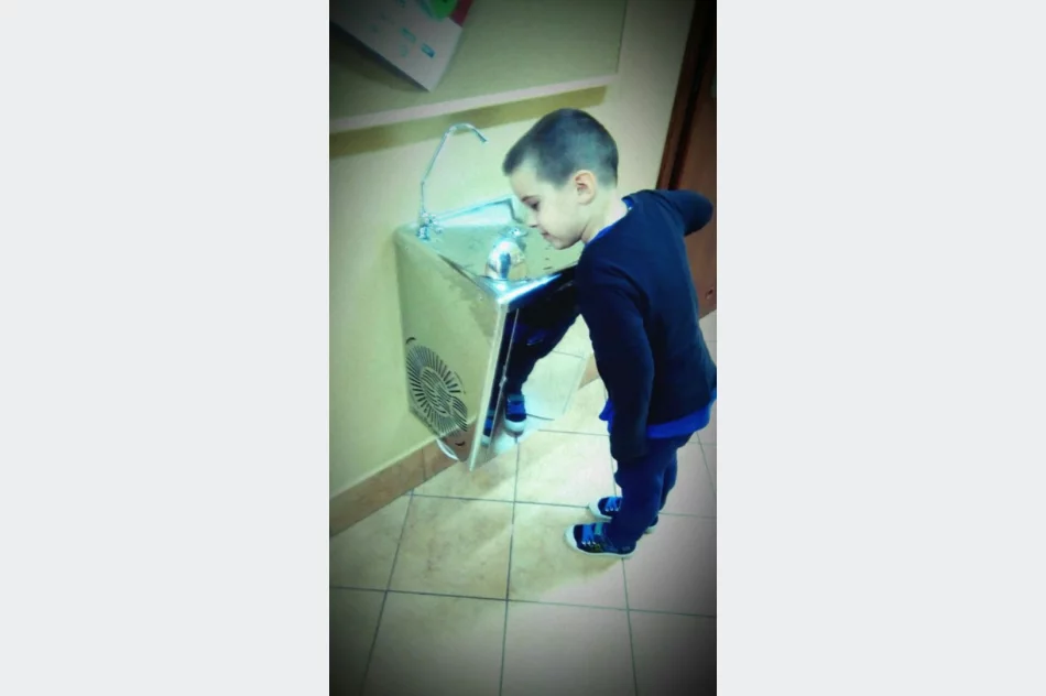 Fontanny zdrowej wody pitnej stanęły w Szkole Podstawowej nr 1 w Starej Wsi - zdjęcie 5