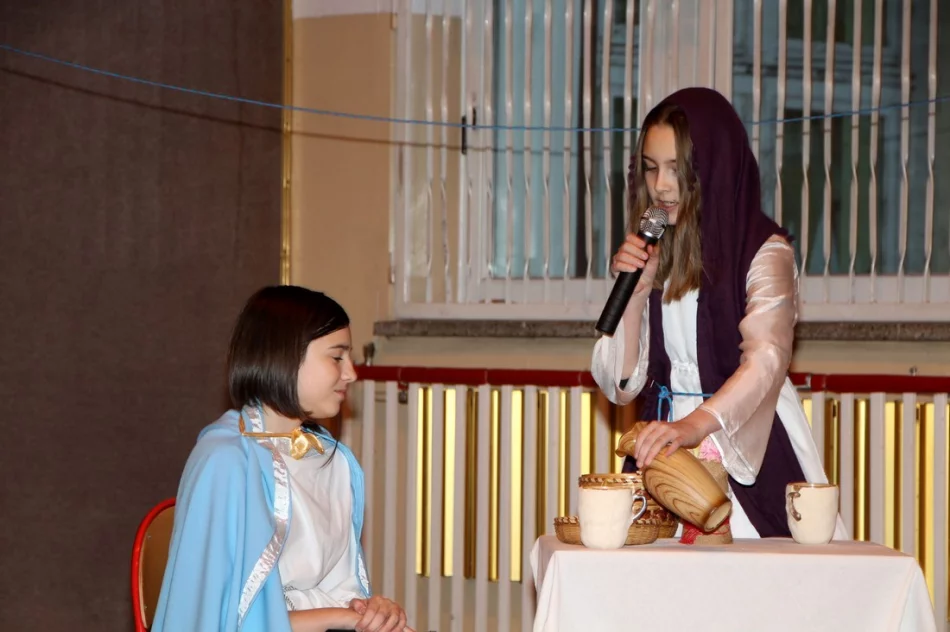 Jasełka i spotkanie opłatkowe w Szkole Podstawowej w Pisarzowej  - zdjęcie 9