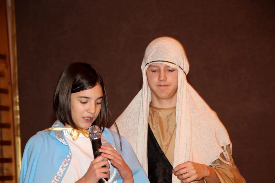 Jasełka i spotkanie opłatkowe w Szkole Podstawowej w Pisarzowej  - zdjęcie 13