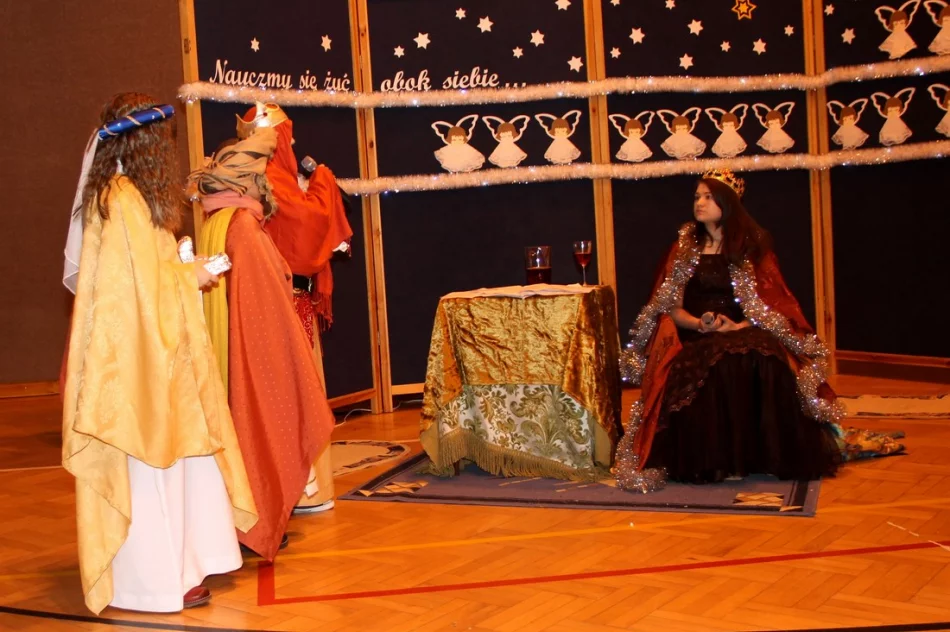 Jasełka i spotkanie opłatkowe w Szkole Podstawowej w Pisarzowej  - zdjęcie 18