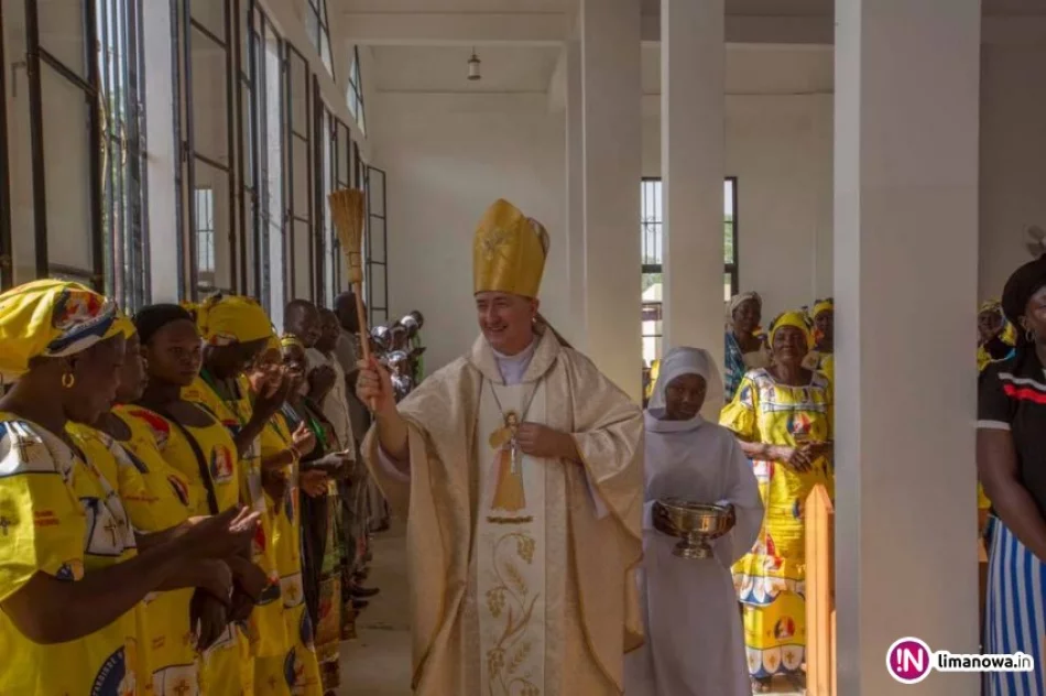 Biskup konsekrował kościół w Czadzie, którego budowniczym jest ksiądz z Męciny - zdjęcie 2