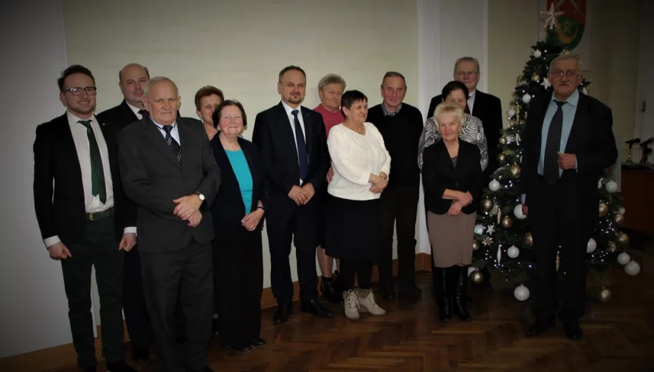 Przedświąteczne spotkanie z emerytowanymi pracownikami Urzędu Gminy Limanowa - zdjęcie 1