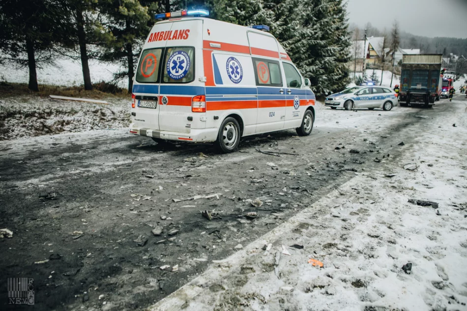 Śmiertelny wypadek - Hyundai zderzył się z ciężarówką  - zdjęcie 2