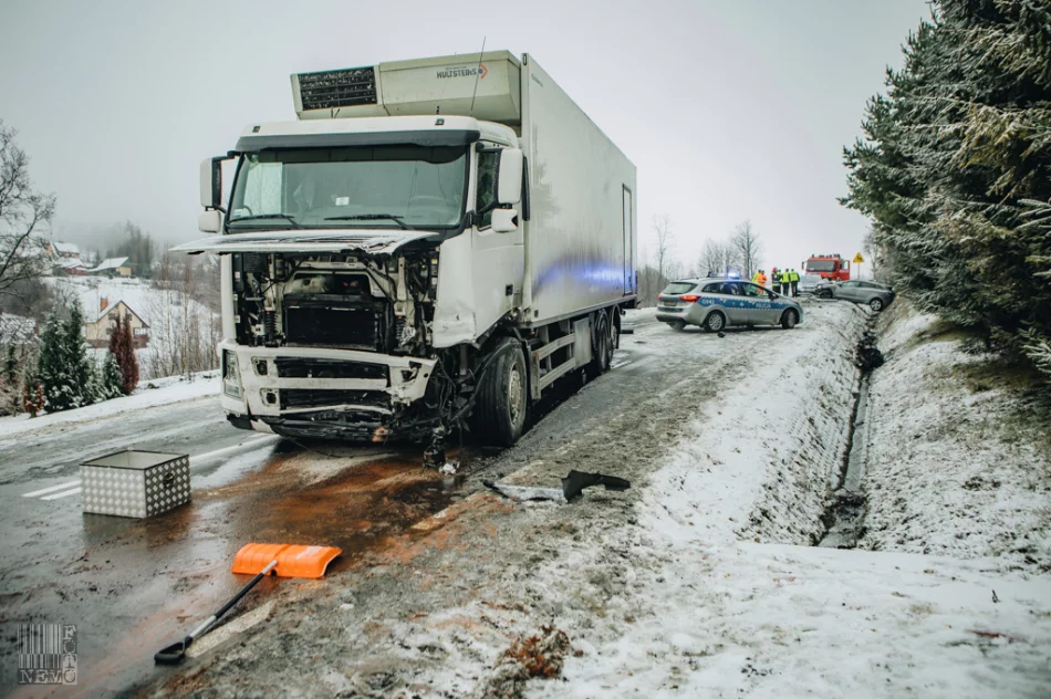 Śmiertelny wypadek - Hyundai zderzył się z ciężarówką  - zdjęcie 6