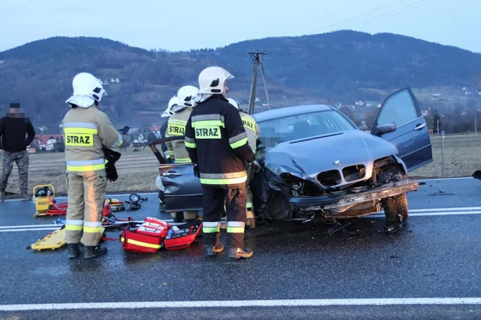 Kierowca BMW stracił panowaniem nad pojazdem, który uderzył w Opla, a później w Peugeota - zdjęcie 2
