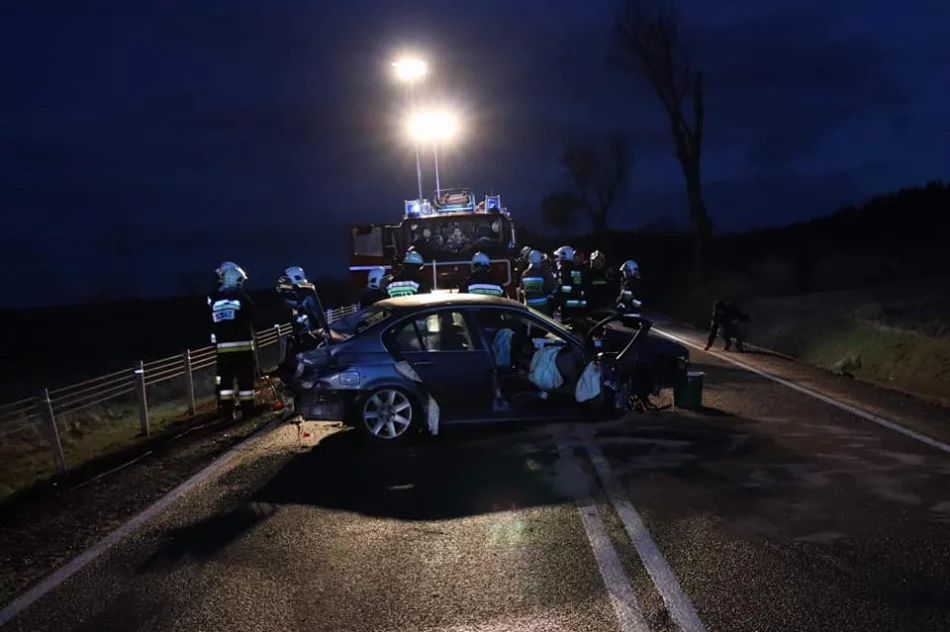 Kierowca BMW stracił panowaniem nad pojazdem, który uderzył w Opla, a później w Peugeota - zdjęcie 5