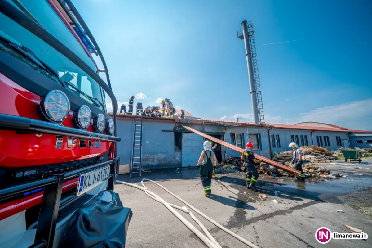 Pożar w salonie meblowym. Dzięki reakcji straży udało się uratować mienie o wartości 8 mln zł